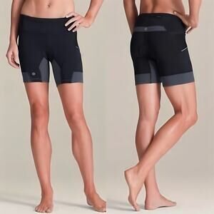 Athleta Queen K Biker Shorts in Black/Charcoal Gray Size Medium